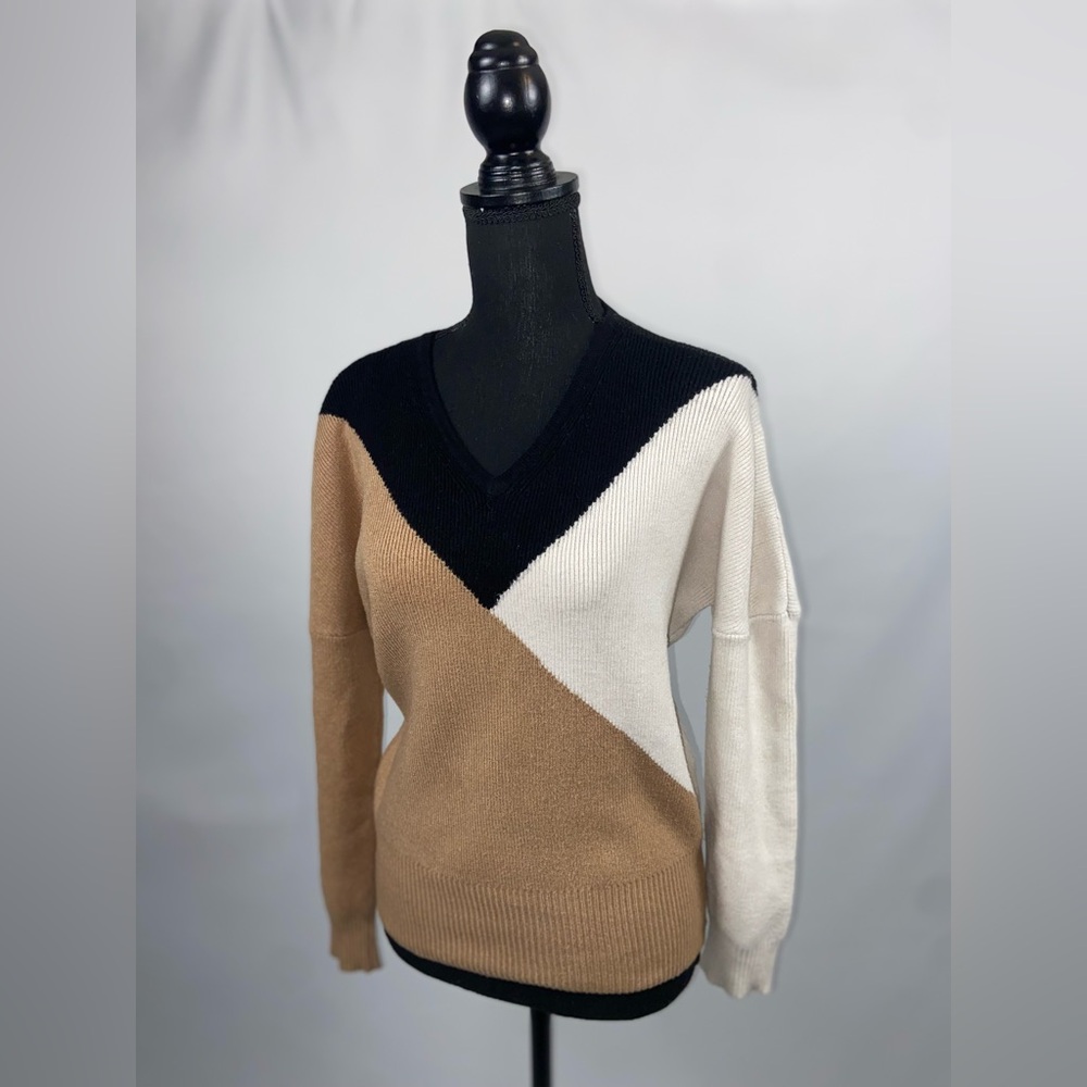 Sweater V-Neck Pullover Small Tahari Black White Tan